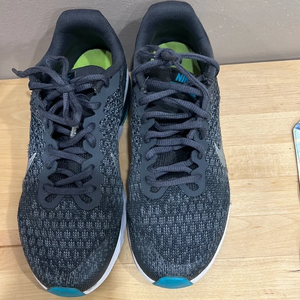 Nike AirMax Running Shoes, size 6 - Picture 8 of 12